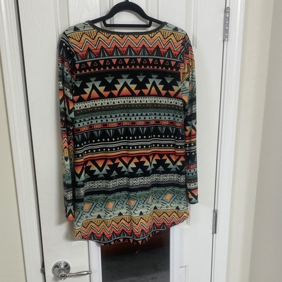 NWOT LulaRoe Lynnae Long Sleeve Top (M) - Picture 2 of 6